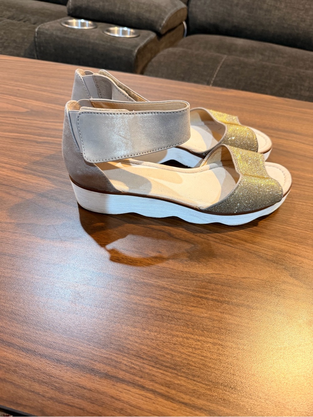 Gabor Womens Gold Glitter Ankle-Strap Sandals Size 8.5 US 10.5